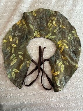 Leaf Print Green Collar Scarf with Ties